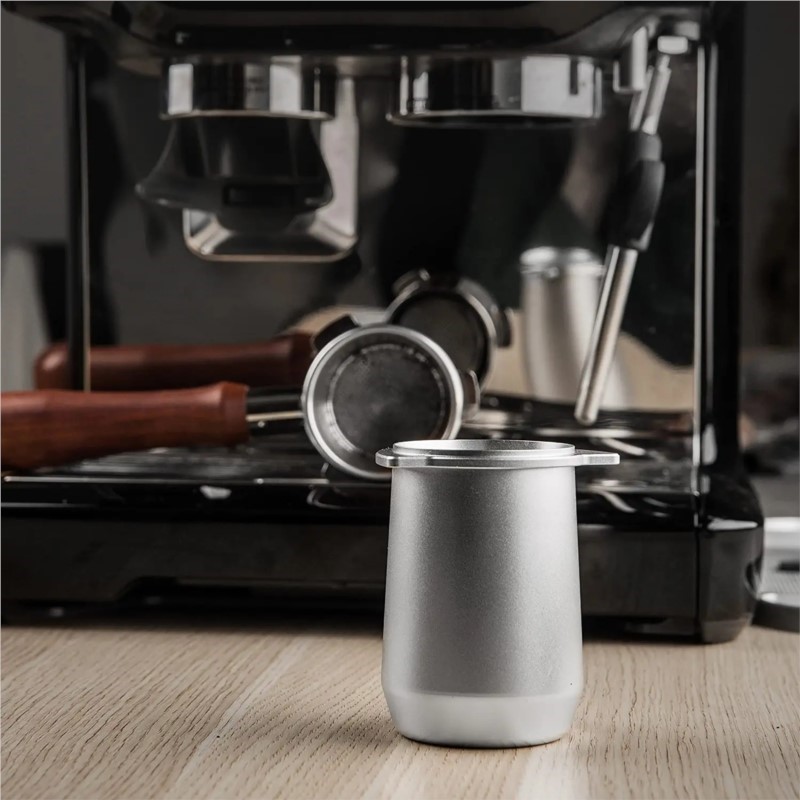 Aluminiowy kubek dozujący espr – Breville Espresso Barista Express recenzja i cena
